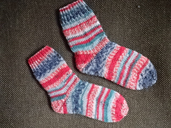 Socken Gr. 22/23 rot grau